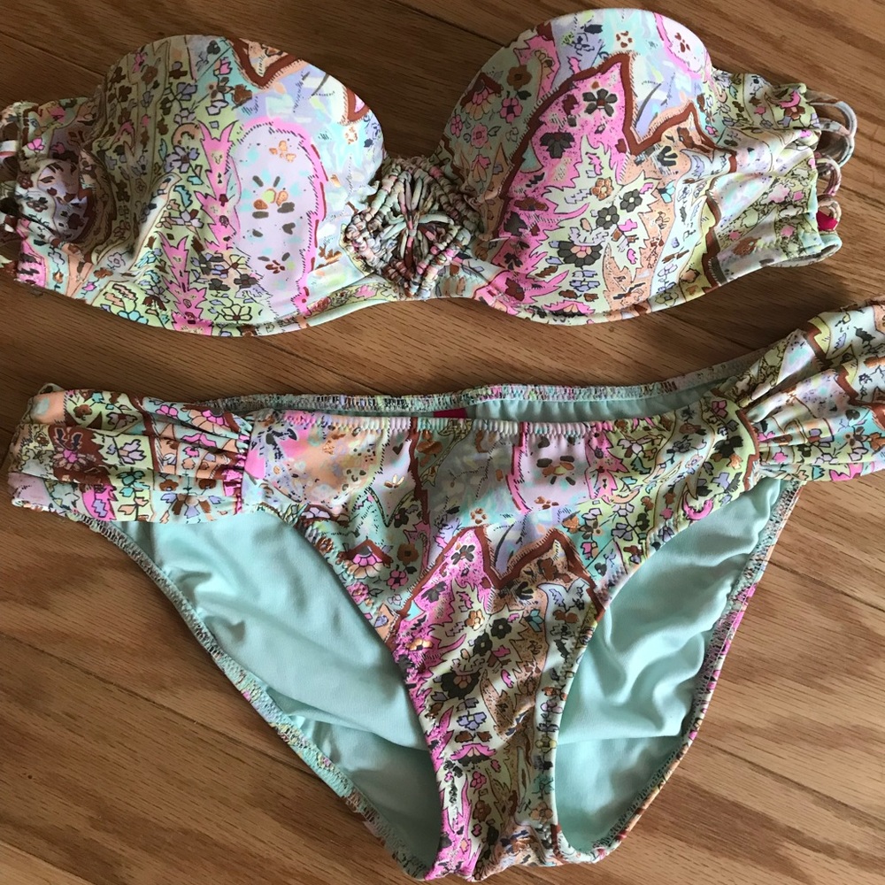 Victoria’s Secret Bikini Set